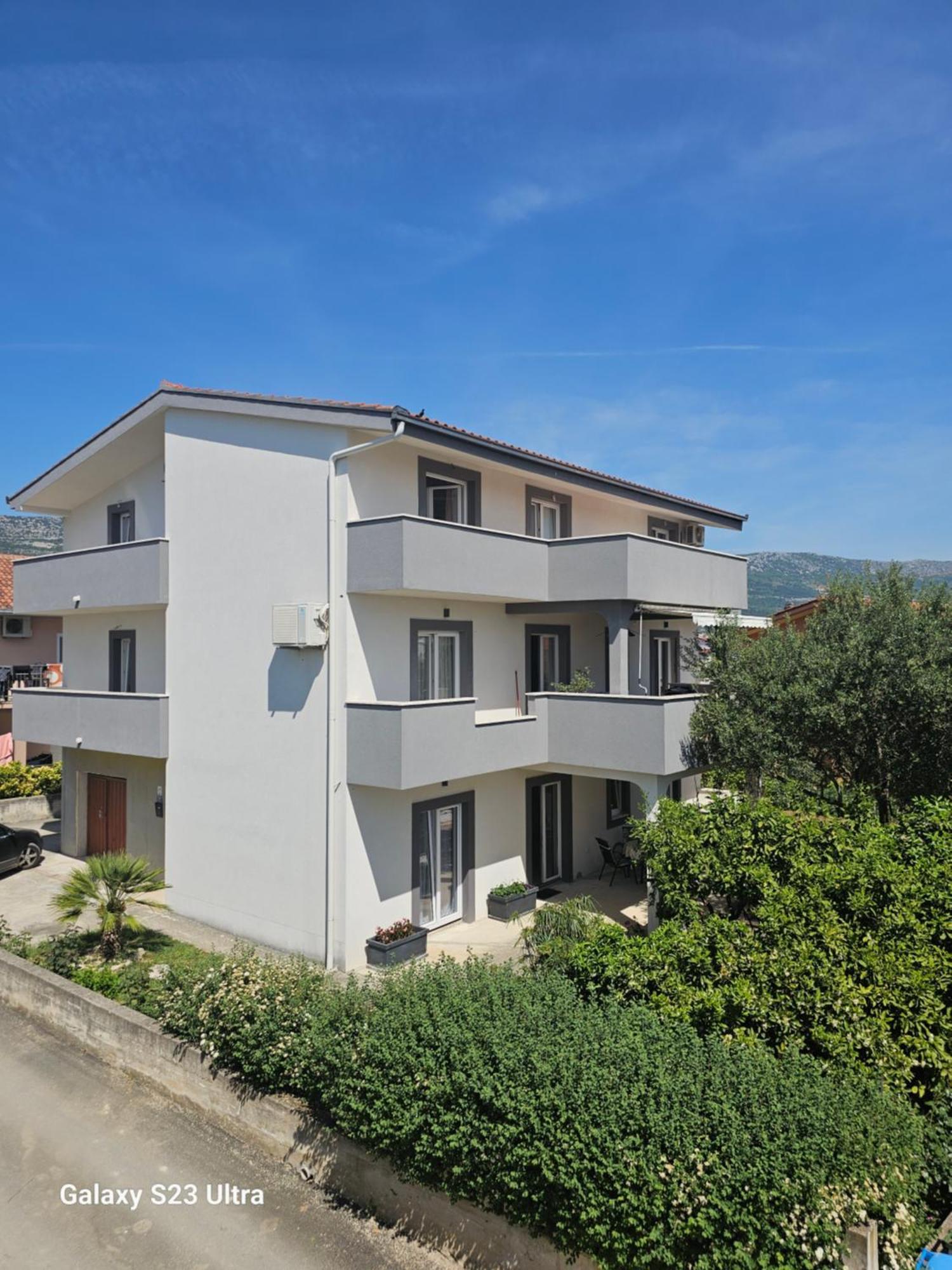 Apartmani Dianna Kaštela Екстериор снимка