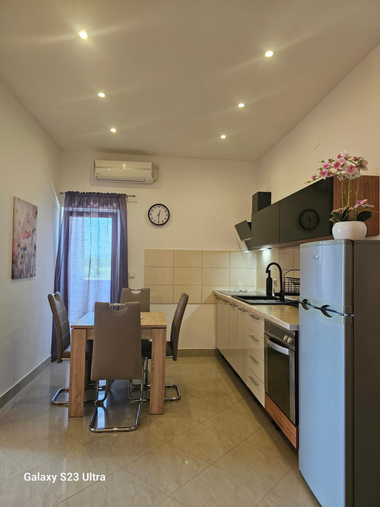 Apartmani Dianna Kaštela Екстериор снимка