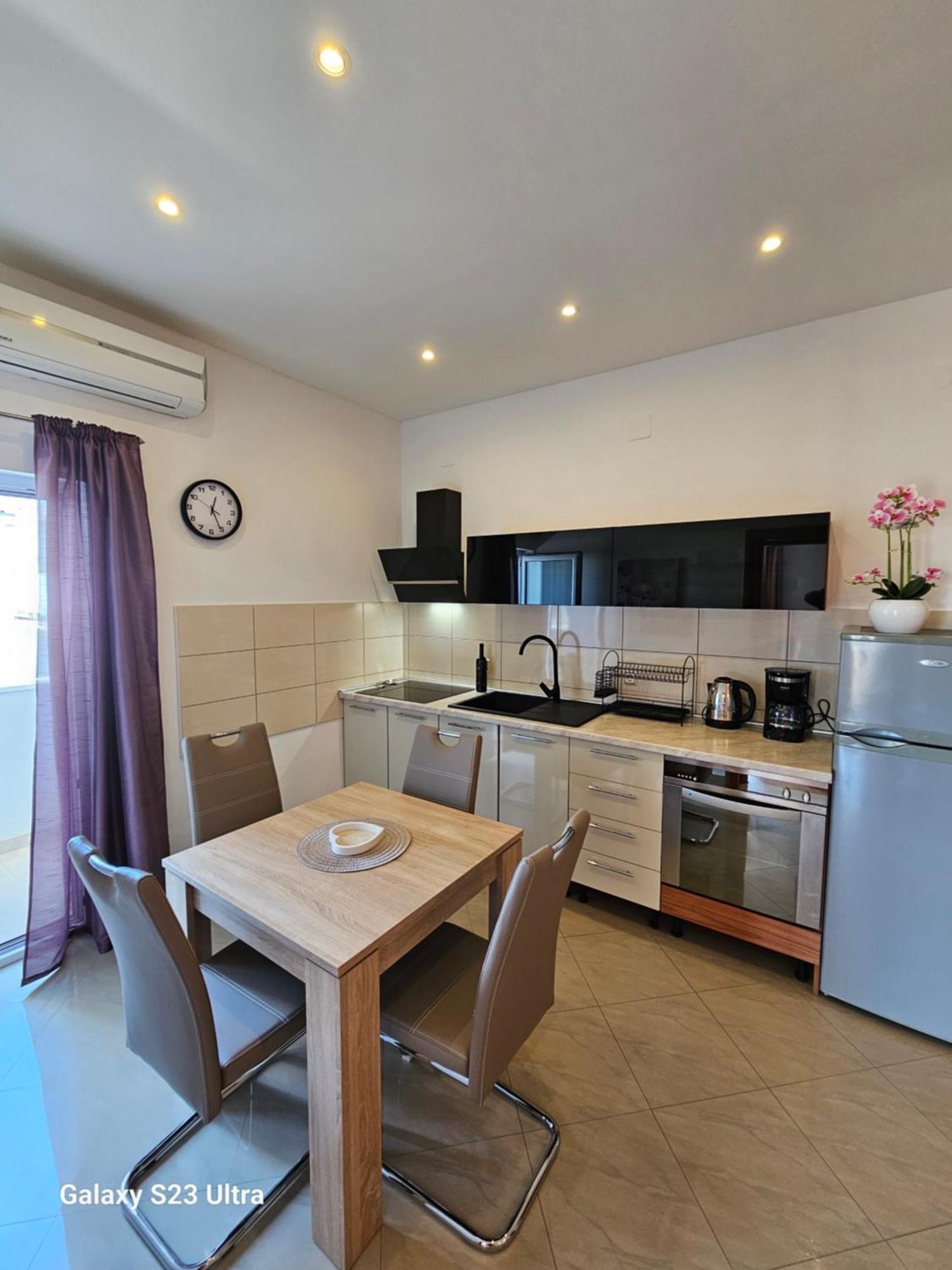 Apartmani Dianna Kaštela Екстериор снимка