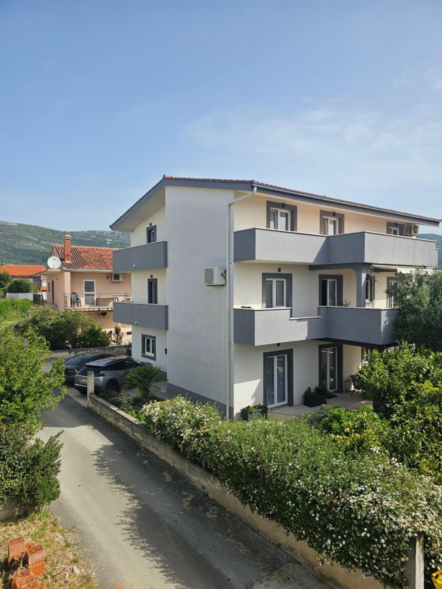Apartmani Dianna Kaštela Екстериор снимка