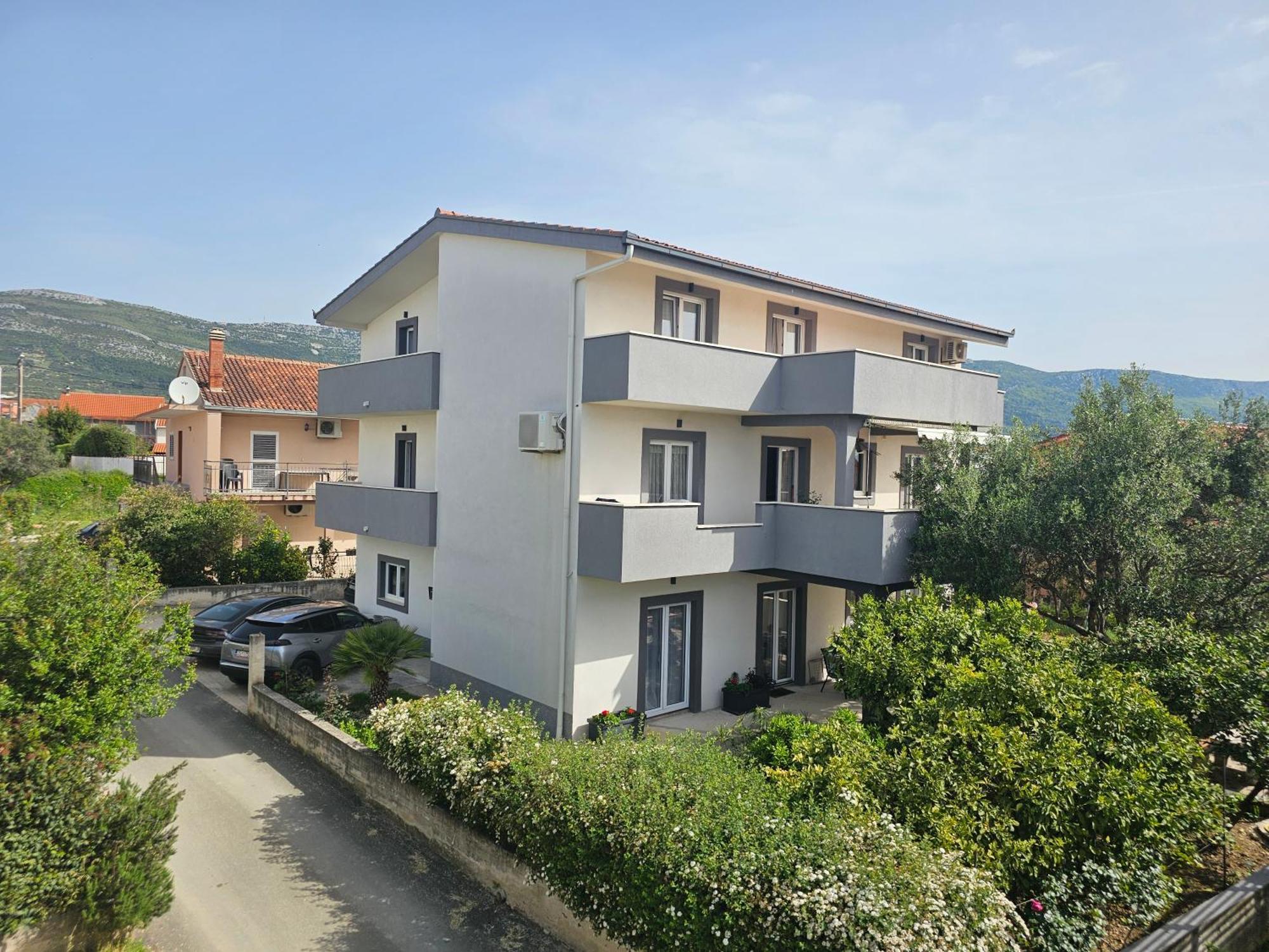 Apartmani Dianna Kaštela Екстериор снимка